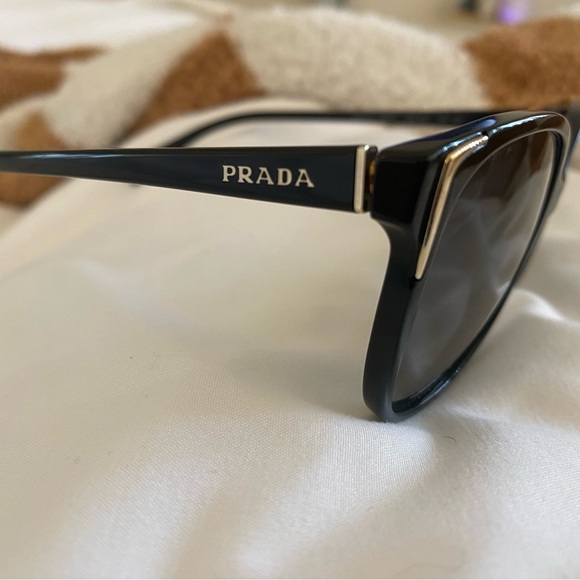 Polarized Prada sunglasses - Picture 4 of 5